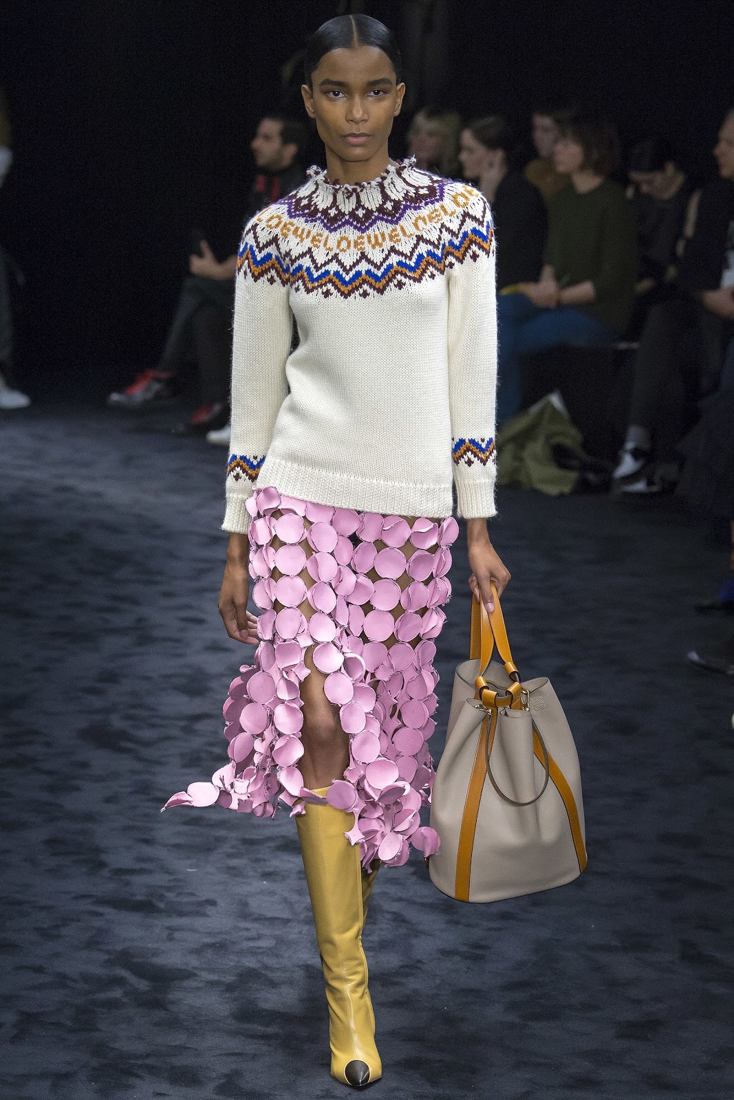 Fashion inspiration : The knitwear from Loewe's AW17 Collection. | Cool ...