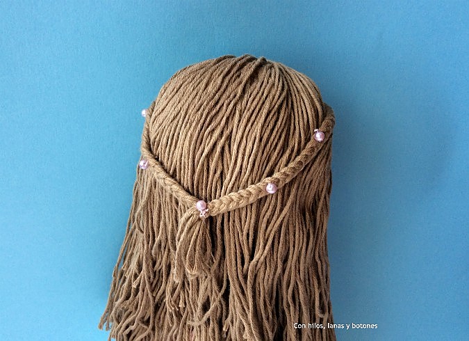 Con hilos, lanas y botones: Muñeca amigurumi Primera Comunión