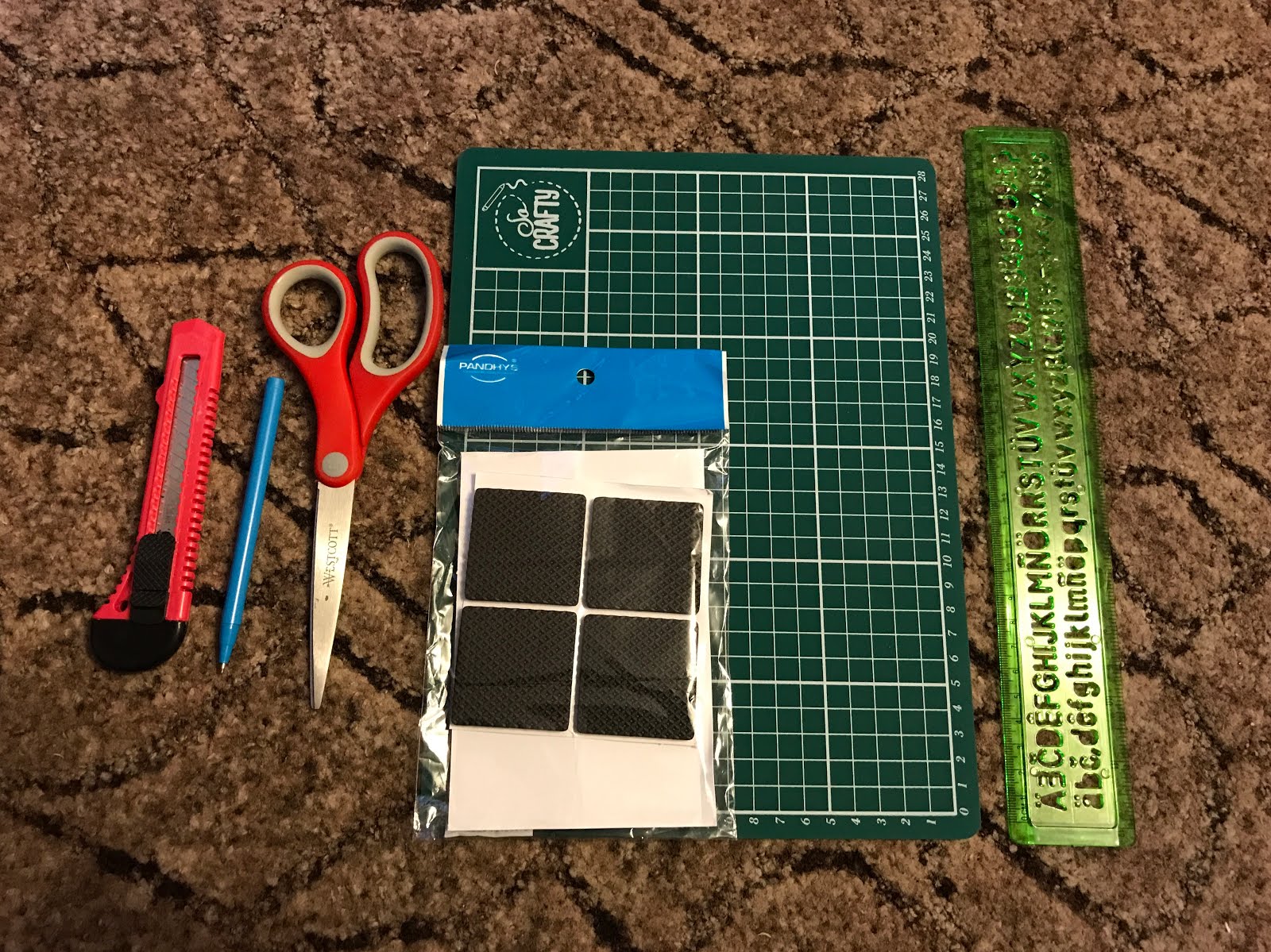 I am homebased G1xOn Hack on how to make footswitch for looper and