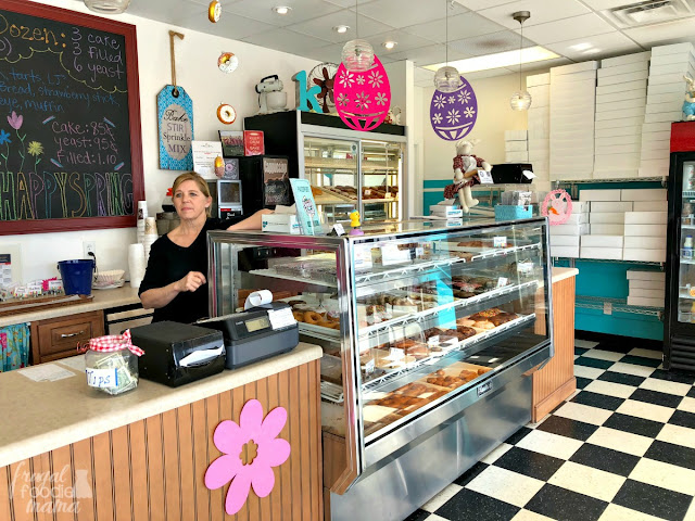 Kelly's Bakery in Hamilton,Ohio has a retro feel with a modern twist. The shop is clean & inviting, donned out with a black & white checkered floor, old school red chairs, and bright pops of turquoise. The staff was super friendly and made us feel like family. #DonutTrail