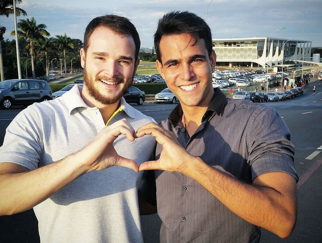 Casal que ganhou prêmio dos dias dos namorados vai doar a crianças carentes Casal que ganhou prêmio dos dias dos namorados vai doar a crianças carentes