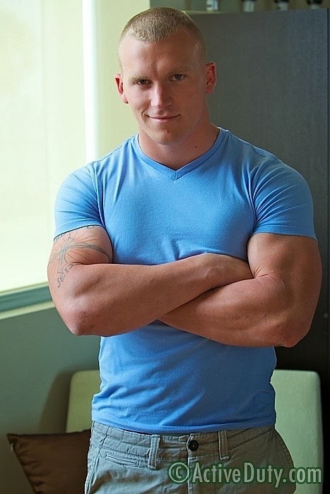 ゲイポン の イキ: Nick Tower Dancing, Active Duty