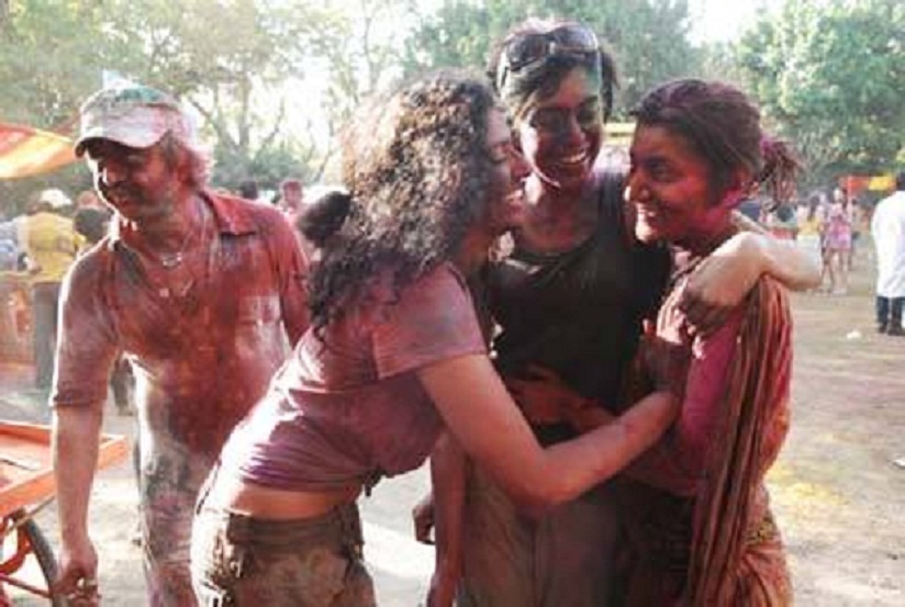 indian girls playing holi nude