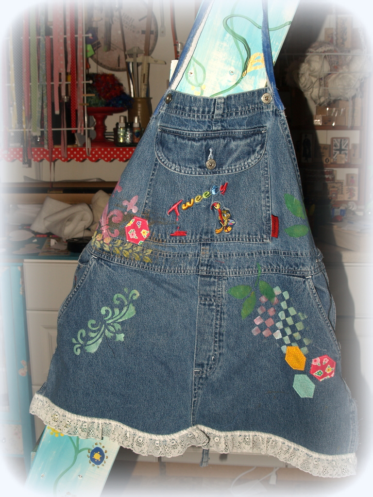 Crafty Home Cottage Repurposed Jeans into Aprons