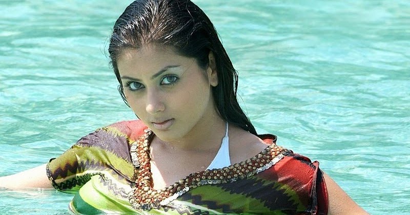 Indian Actress In Swimmingpool Cool Images Bolly And Holly