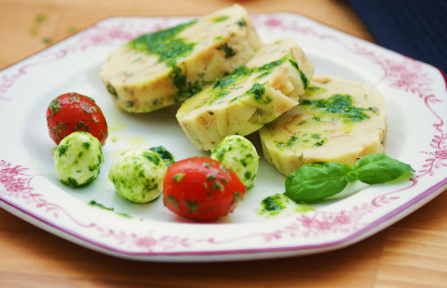 Serviettenspätzle mit Tomaten Mozzarella