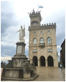 Piazza della Libertà e Palazzo Publico em San Marino