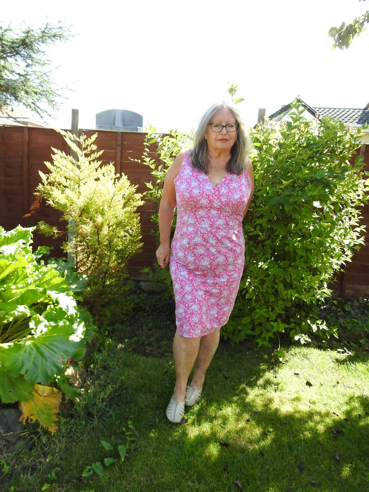 The Pouting Pensioner: Tweaking The Everyday Pink Dress