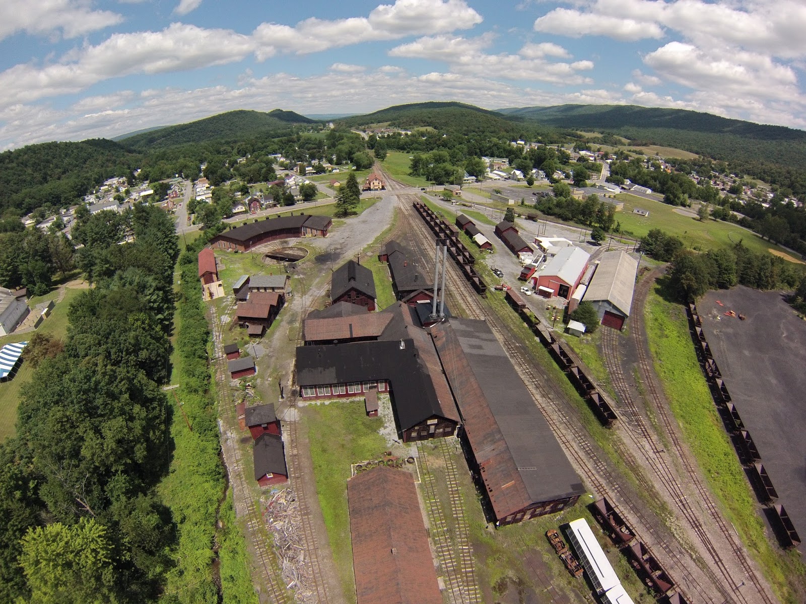 The Blacklog Valley Meets the East Broad Top Narrow Gauge Modeling the EBT Shops
