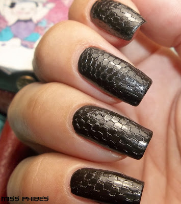 snake nails