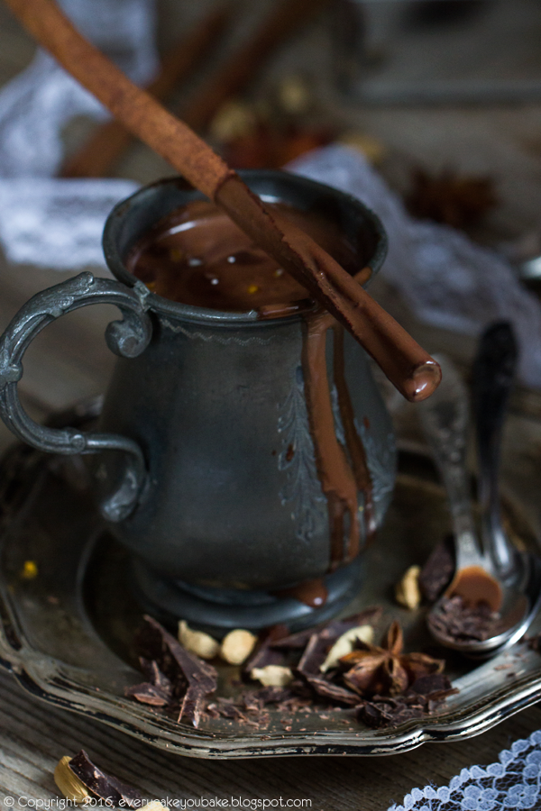 kremowa korzenna czekolada do picia na gorąco