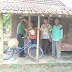 Lima warga desa Tlogomojo mendapat bantuan paket sembako dari Koramil Batangan