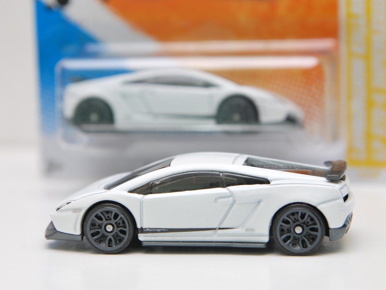 D.A.Y.D.R.E.A.M.E.R Hot Wheels Gallardo LP 5704