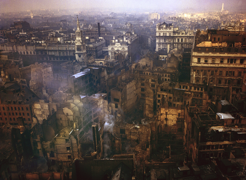 14 Incredible Color Photographs Captured London After Air Raid Attacks 14-incredible-color-photographs-captured-london-after-air-raid-attacks