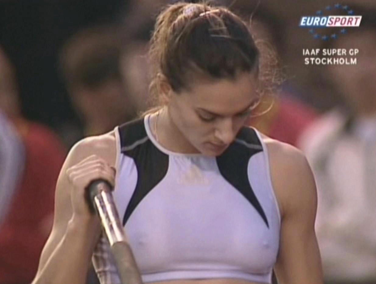 Yelena Isinbayeva Usa Blusa Transparente E Paga Peitinho Em Torneio