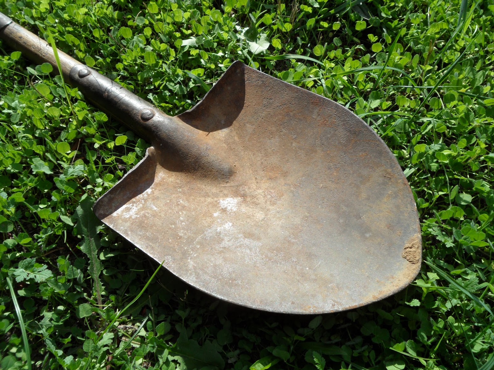 Four Bees: US Model 1910, T-Handle Trench Shovel, WW1 Vintage