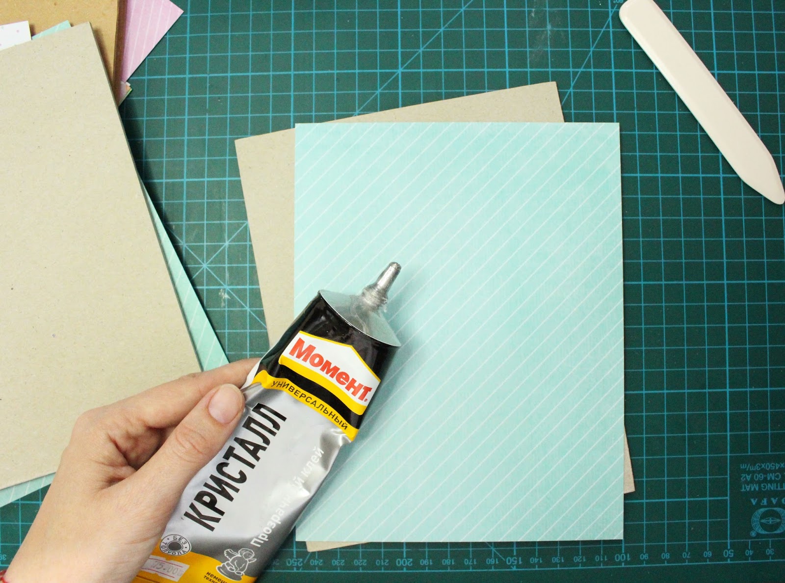 Приклеивание бумаги