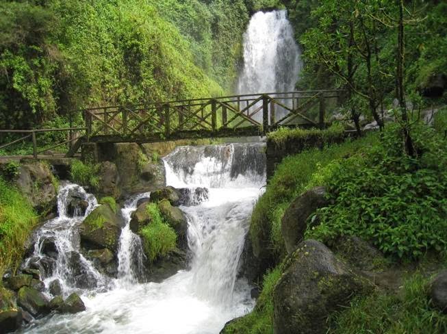 Turismo en Ecuador Cascadas de Peguche