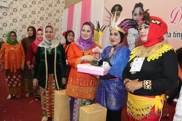 Peringati Hari Kartini, Ibu Yustin Ajak Kaum Perempuan Mandiri dan Berprestasi dalam Pembangunan