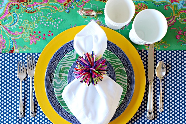 How to set a table, Easter table, Easter tablescape, Spring Table setting, bold color, dining room