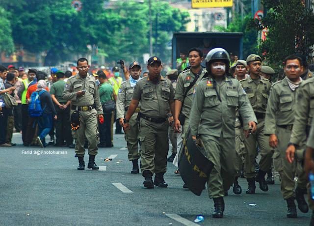 foto kampung pulo, foto human interest, penggusuran pemukiman, street fotografi foto kampung pulo, foto human interest, penggusuran pemukiman, street fotografi