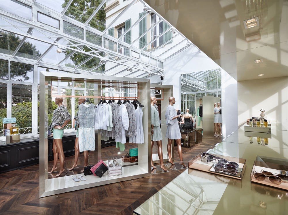 модный бутик. коко шанель и бутик с одеждой. Tom ford бутик. ферутдин закиров магазин. кристиан диор магазин париж.