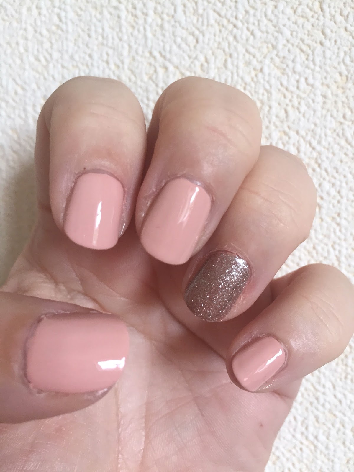 NOTD - Rose Gold Sparkly Nails - Mammaful Zo: Beauty, Fashion, Lifestyle