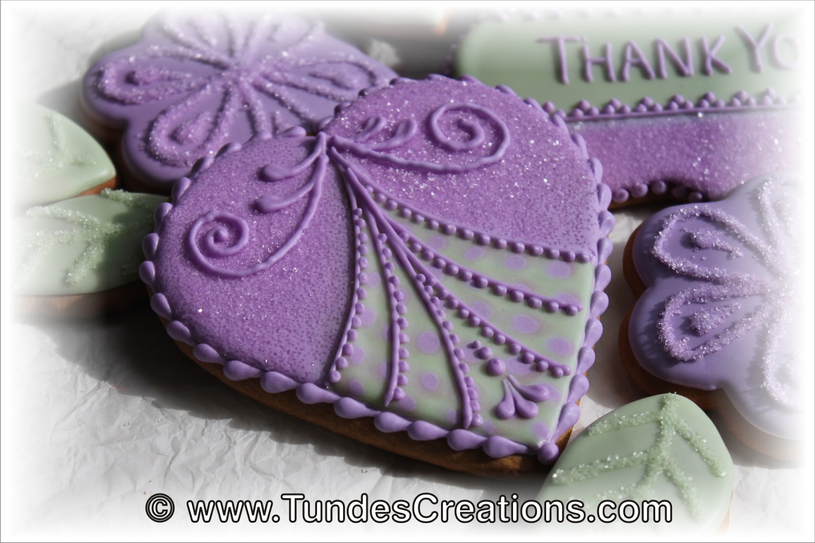 The Gingerbread Artist Purple flower "thank you" cookie set with