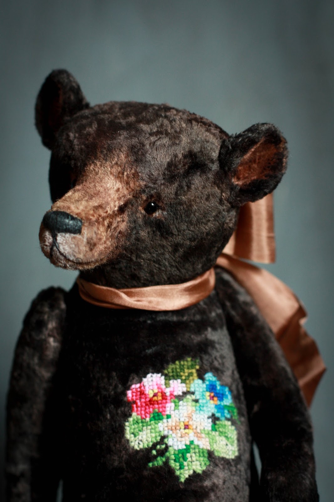 Страничка Троицкой Ольги: Мишка с вышивкой.