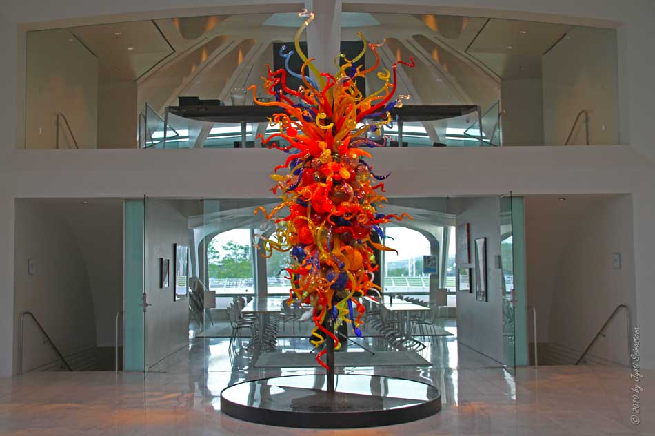 Public Art in Chicago Milwaukee Art Museum [ Blown Glass Sculpture