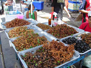 9 Makanan Aneh, Menakutkan dan Ekstrim Dari Seluruh Dunia Insect-snack-thailand-stand