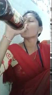 दारू के नशे में चूर इन लड़कियों की तस्वीरों को देख आपको अपनी आँखों पर यकीन नहीं होगा (Funny Images Of Drunk Girls) दारू के नशे में लड़कियां कुछ ऐसी हरकतें करती हैं जिन्हें देख आप अपनी हंसी नहीं रोक पाएंगे. दरसल यह कुछ ऐसी तस्वीरें हैं जन्हें देख आपकी इस बारे में गलत फैमि दूर हो जायेगी की दारू सिर्फ लड़के ही पीते हैं.