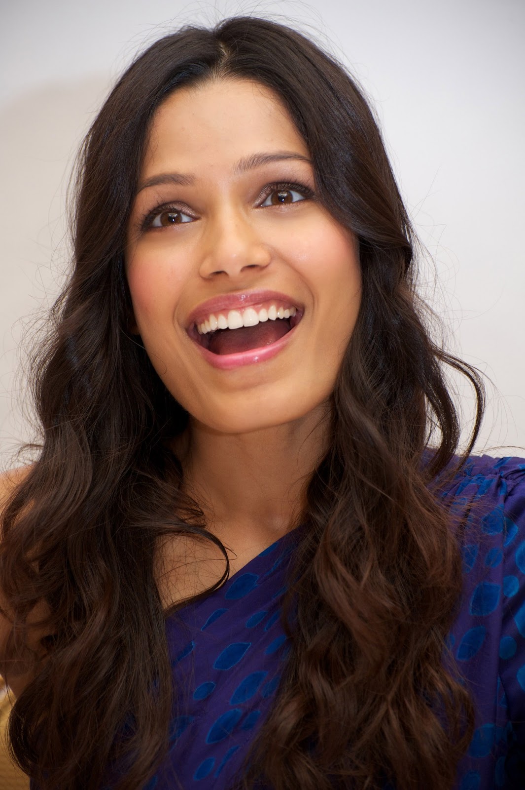 Freida Pinto hot pictures - HIGH RESOLUTION PICTURES
