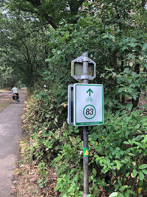 Example of a bike route sign, route 83 to Den Bosch. 