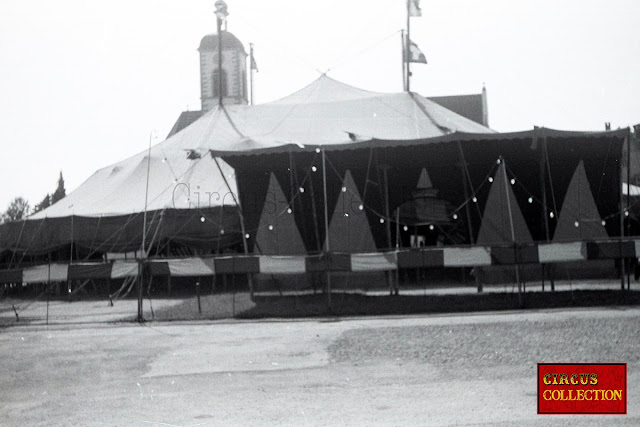chapiteau et façade du cirque