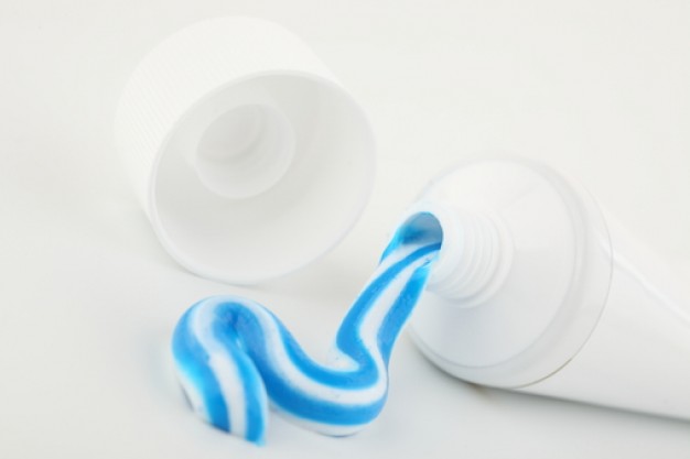 Du dentifrice sur nos dents Une drôle de pâte, le dentifrice Du dentifrice sur nos dents Une drôle de pâte, le dentifrice