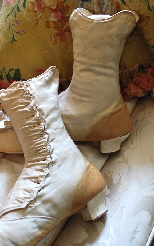 All The Pretty Dresses: 1880's Boots!