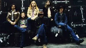 The Allman Brothers Band, o Hall da Fama do Rock and Roll declarou que eles são arquitetos do rock sulista.