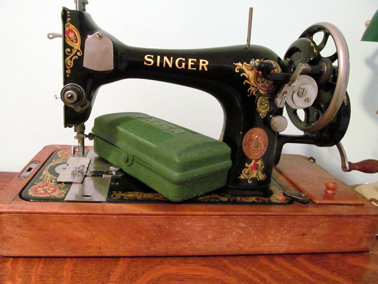 Trampled by Geese Singer 128 How to use the vintage buttonholer (it