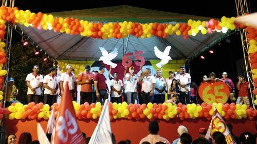 Multidão prestigia comício de encerramento de campanha de Mundinho em São Roberto