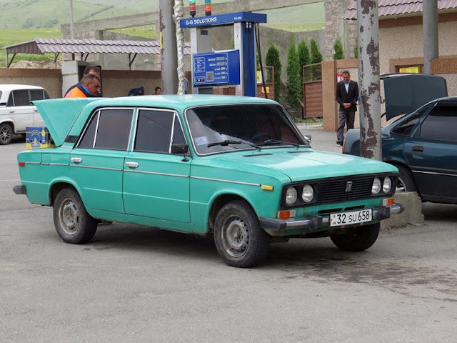 Mobil merek Lada buatan Rusia