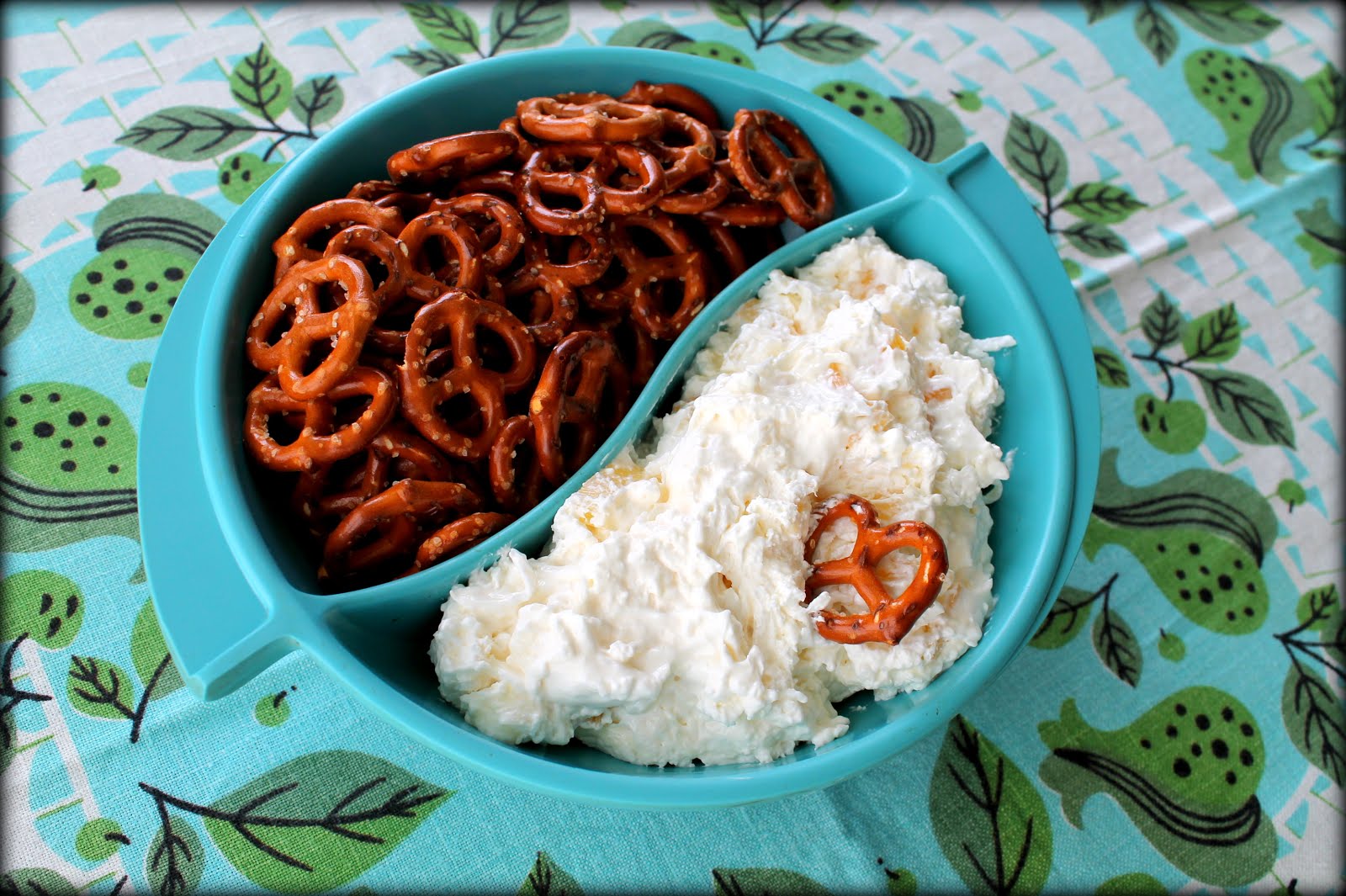 *my house is cuter than yours* Pineapple Pretzel Fluff Dip