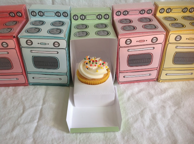 A Britt Without Boys: Retro Cupcake Oven Box