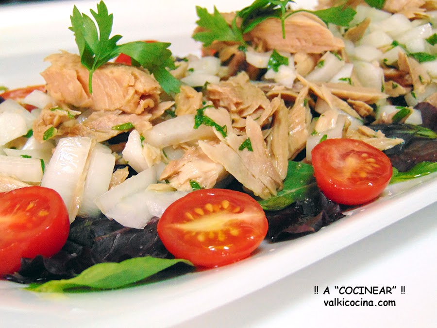 Ensalada de brotes tiernos y melva o atún