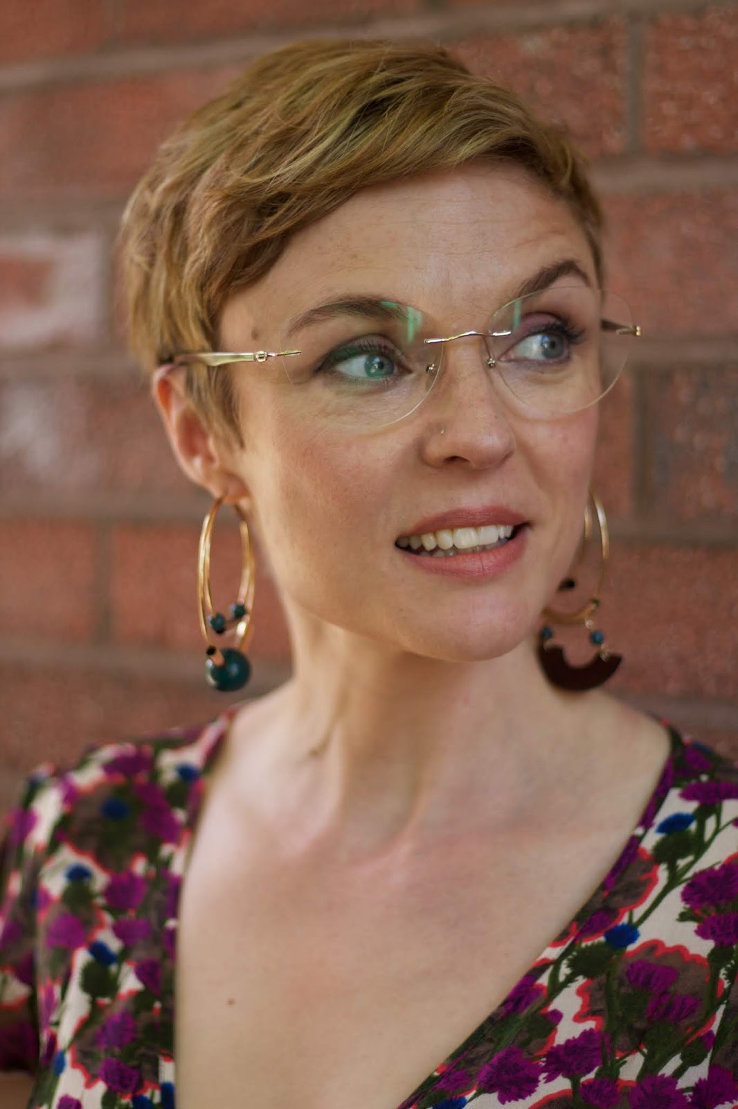 rimless glasses in style