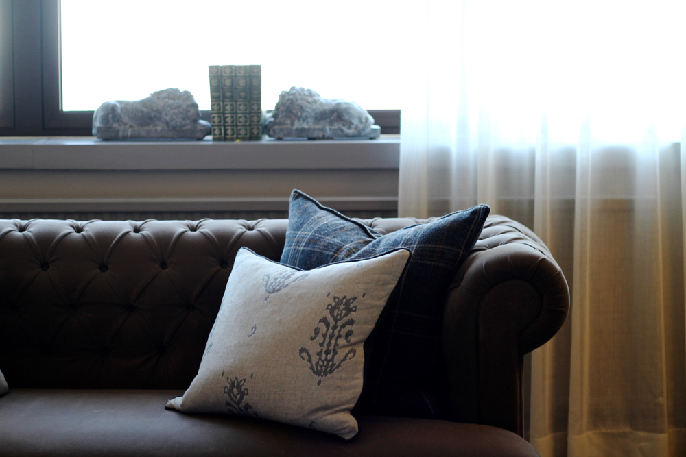 Blog-mode-style-homme-voyageur-ecosse-edimbourg-edinburgh-valentino-uomo-sweater-gilet-cachemire-Malo-jeans-apc-north-sails-jacket-petit-standard-echarpe-broderie-boots-dries-van-noten-chateau-guide-conseil-insolite-calton-hill-hote (3)