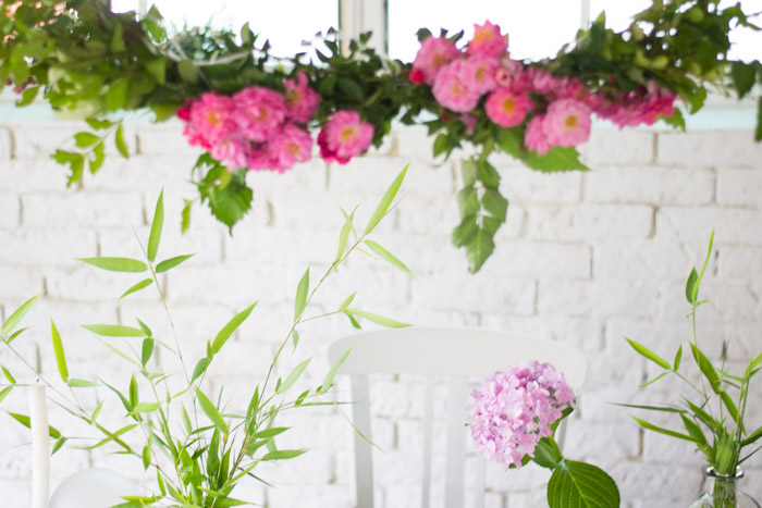 Cómo hacer una guirnalda de ramas y flores diy