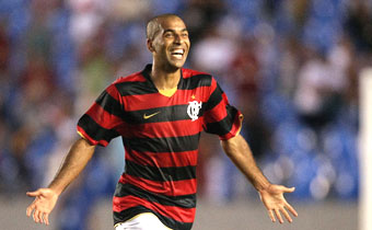 Dirigente do Corinthians não se apressa para renovar com Emerson Sheik, que já pode assinar pré-contrato com o Flamengo