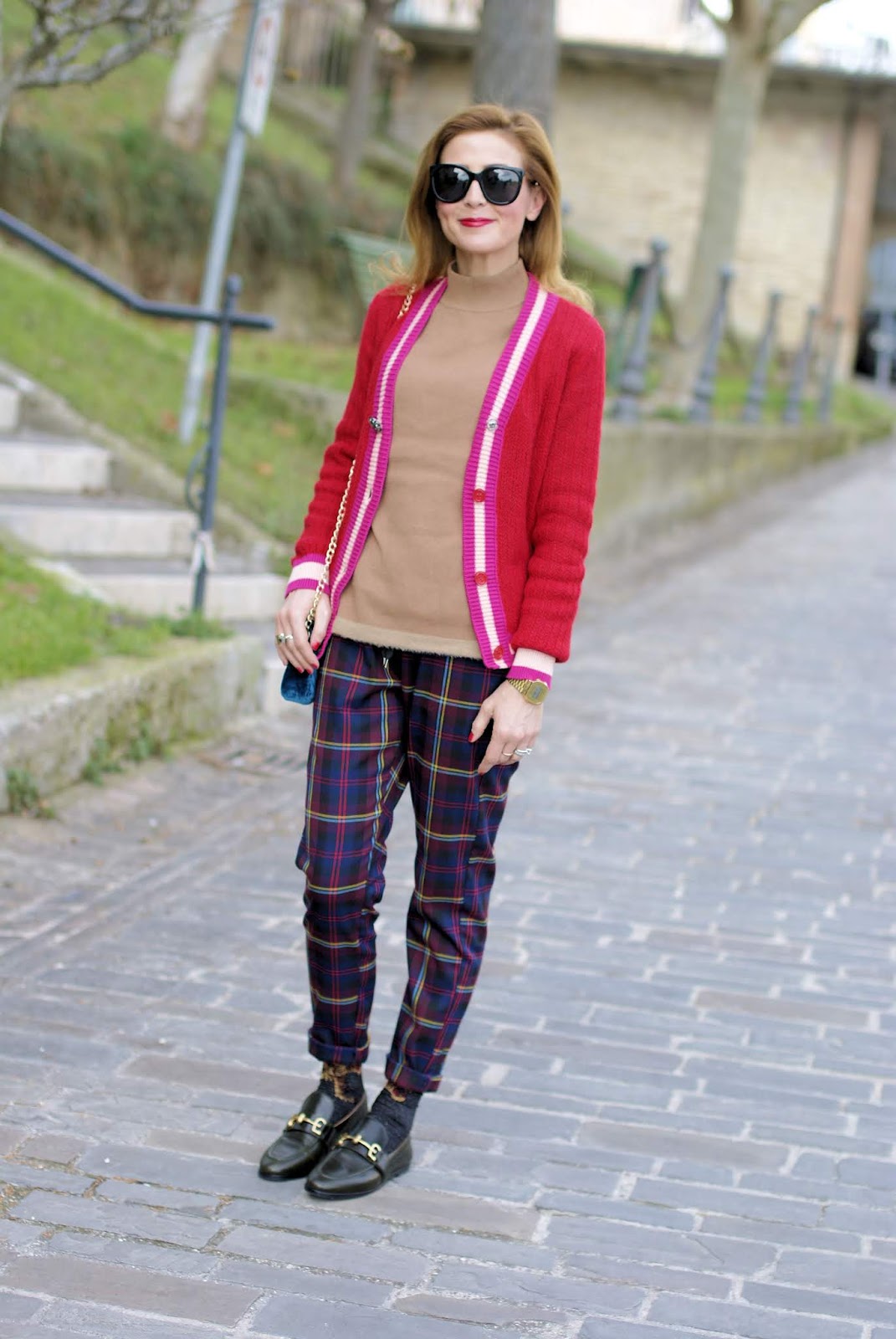 How to wear a Preppy college style outfit on Fashion and Cookies fashion blog, fashion blogger style