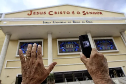 Unção do celular pela Igreja Mundial